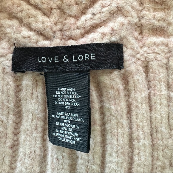 Love & Lore, Knit Oversized Scarf / Wrap / Soft Luxurious Pink Color - Picture 3 of 6